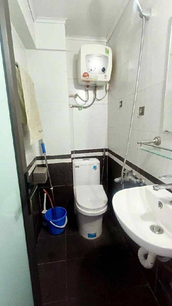Bán nhà  Bùi Ngọc Dương - 42m2 - 2 mặt ngõ, ô tô đỗ cửa - giá gần 3 tỷ