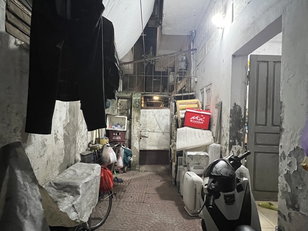 Bán nhà Trần Khát Chân - diện tích 51m2 2 tầng - Nhà thuộc trung tâm HBT, giao thông rất thuận tiện - giá 7,9 tỷ