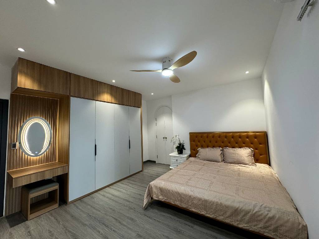 Bán nhà Minh Khai - diện tích 131.7m2 11 tầng - Căn hộ siêu thoáng, 2 ban công, vỉew cực đỉnh - giá 12,2 tỷ