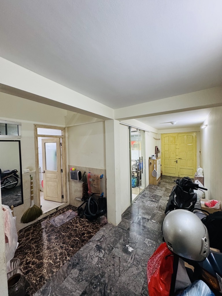 Bán nhà Kim Ngưu - diện tích 85m2 3 tầng - Mặt ngõ thông kinh doanh - giá 15,5 tỷ