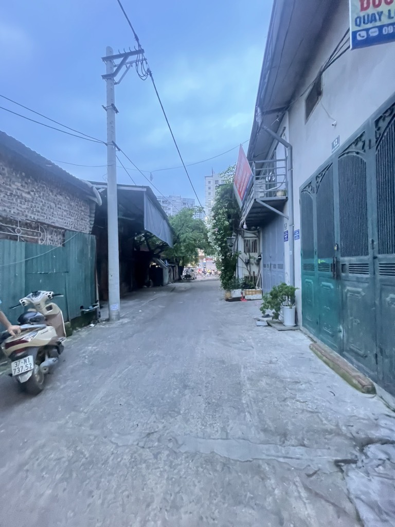 Bán nhà Cầu Dậu - diện tích 42m2 2 tầng - ô tô tránh - giá 2,2 tỷ