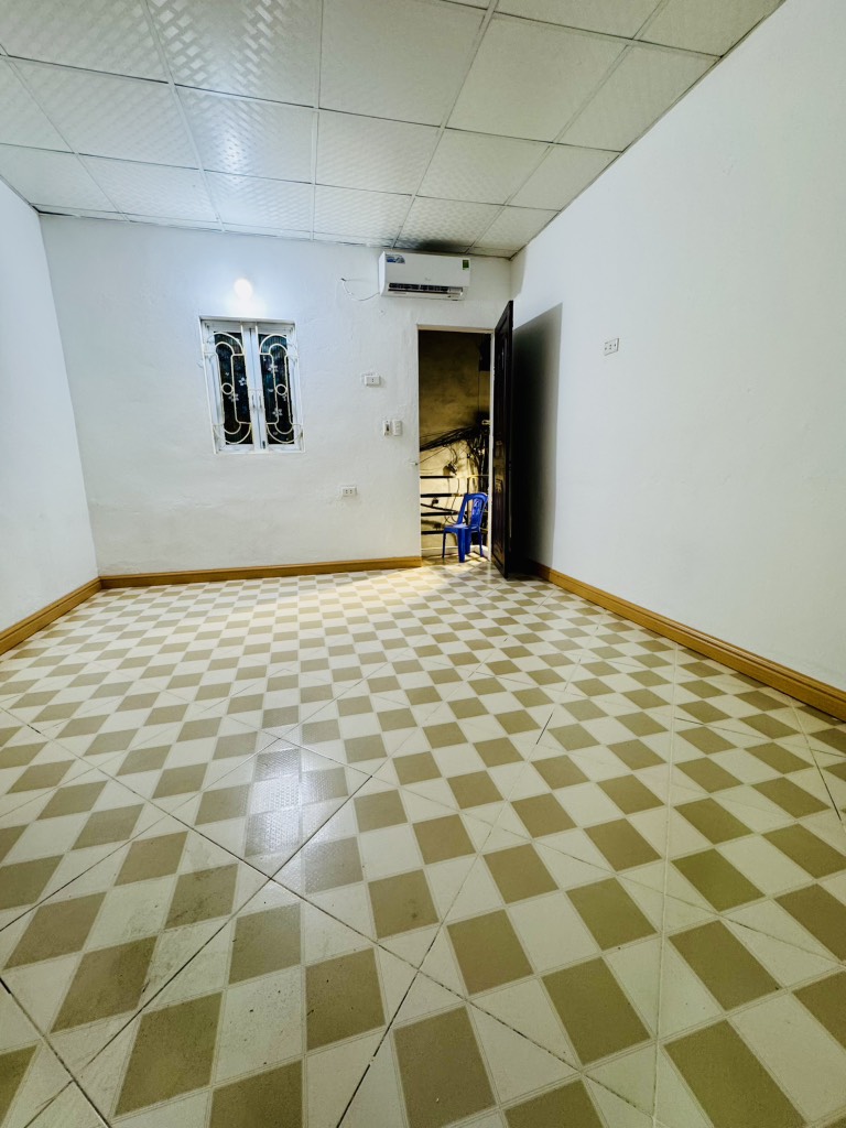 Bán nhà Lĩnh Nam - diện tích 21m2 2 tầng - gần ô tô - giá 1,8 tỷ