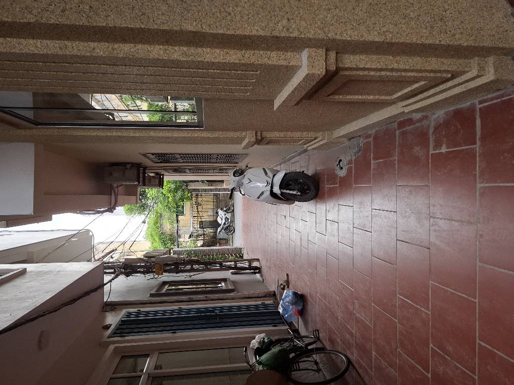 Bán nhà Nguyễn Chí Thanh - diện tích 47m2 2 tầng - Ô tô lùi cửa - giá 16,8 tỷ