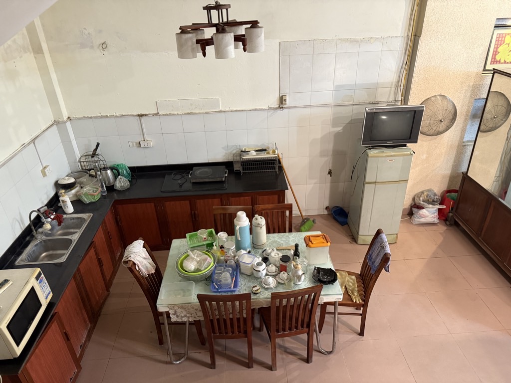 Bán nhà Chùa Láng - diện tích 49.2m2 4 tầng - Ô TÔ 7 CHỖ VÀO NHÀ - giá 14 tỷ