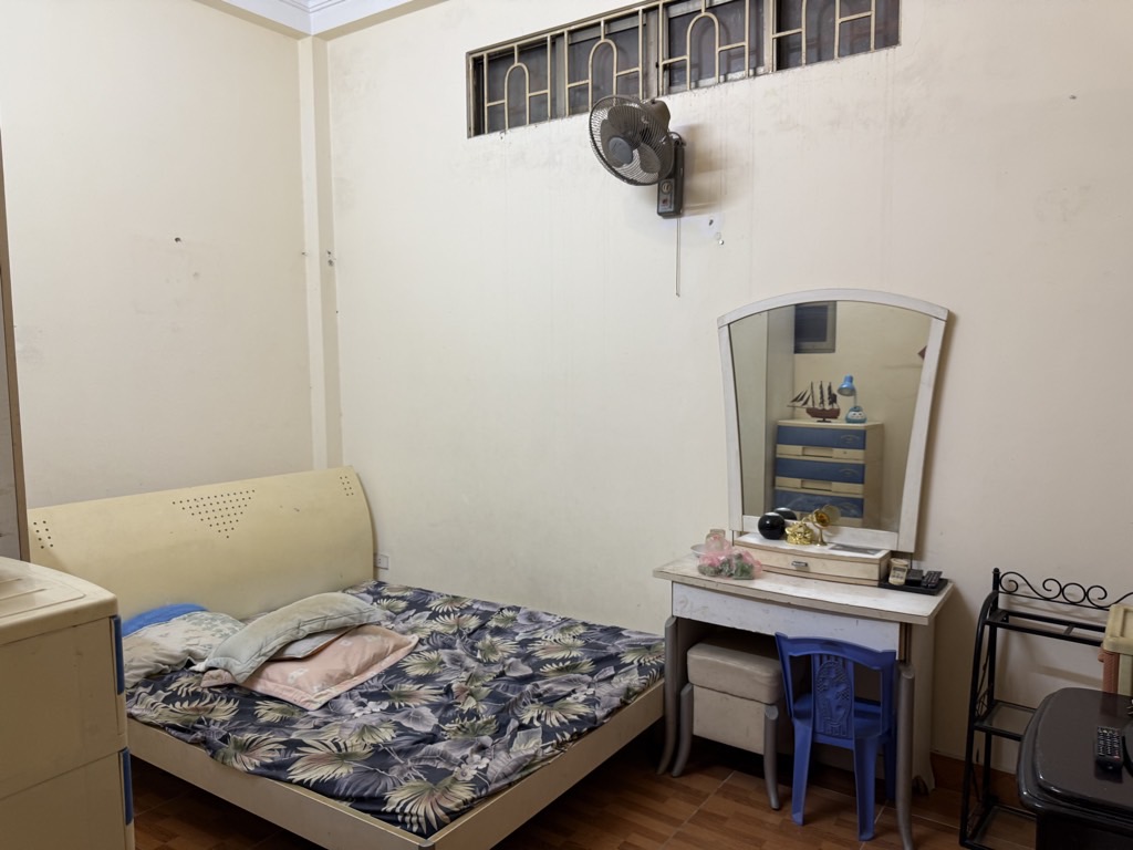 Bán nhà Chùa Láng - diện tích 49.2m2 4 tầng - Ô TÔ 7 CHỖ VÀO NHÀ - giá 14 tỷ