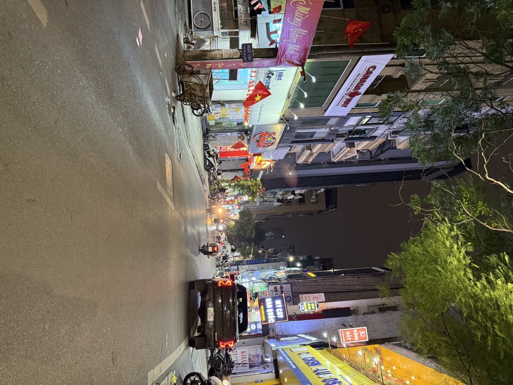 Bán nhà Chùa Láng - diện tích 49.2m2 4 tầng - Ô TÔ 7 CHỖ VÀO NHÀ - giá 14 tỷ