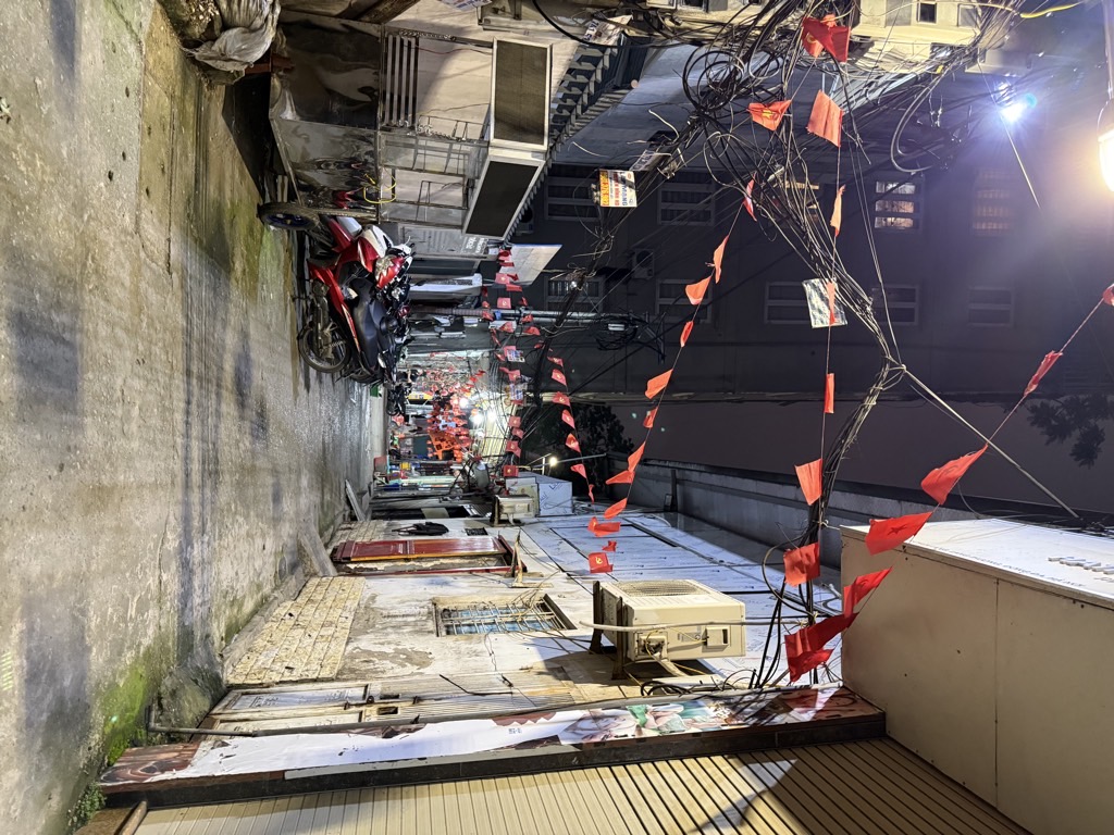 Bán nhà Chùa Láng - diện tích 49.2m2 4 tầng - Ô TÔ 7 CHỖ VÀO NHÀ - giá 14 tỷ