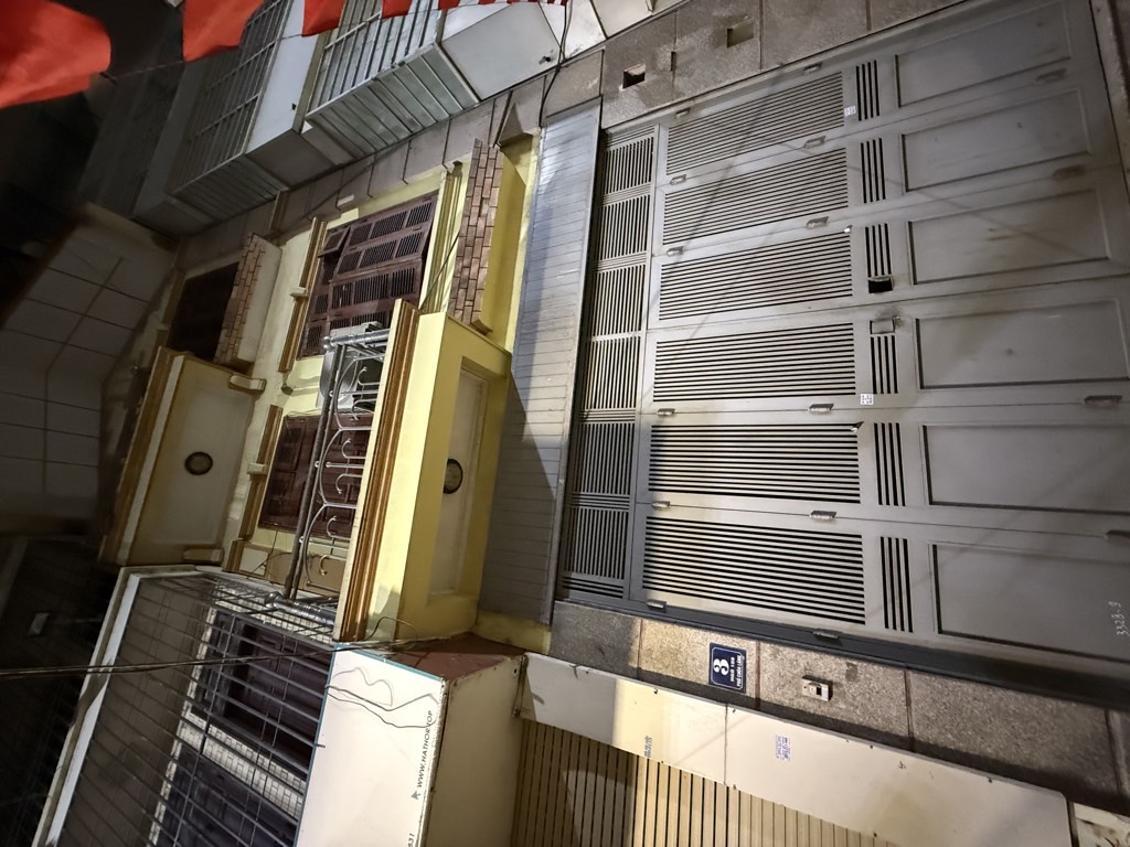 Bán nhà Chùa Láng - diện tích 49.2m2 4 tầng - Ô TÔ 7 CHỖ VÀO NHÀ - giá 14 tỷ