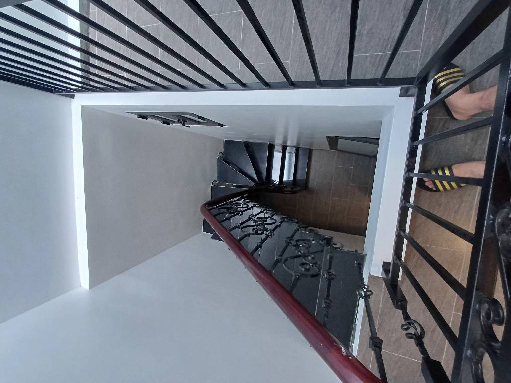 Bán nhà Cát Linh - diện tích 21m2 3 tầng - Nhà mới đẹp, ngõ đẹp - giá 5,8 tỷ