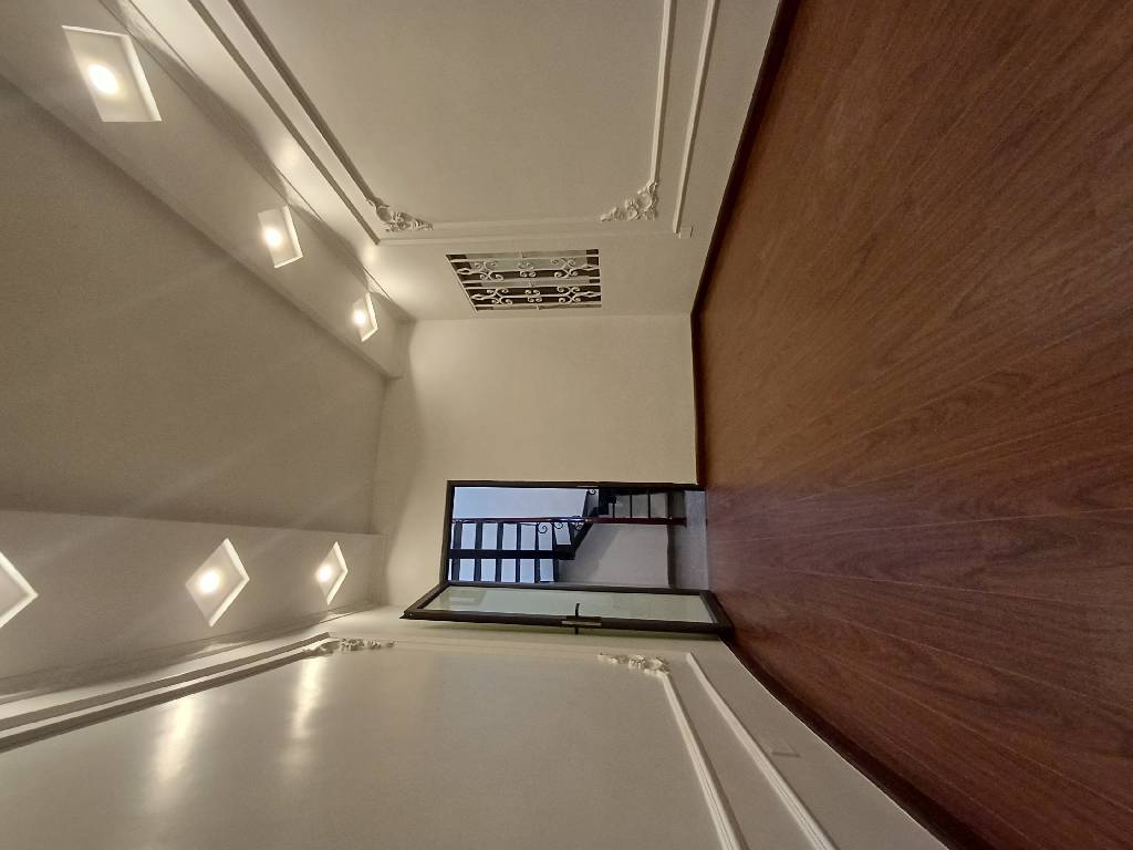 Bán nhà Cát Linh - diện tích 21m2 3 tầng - Nhà mới đẹp, ngõ đẹp - giá 5,8 tỷ