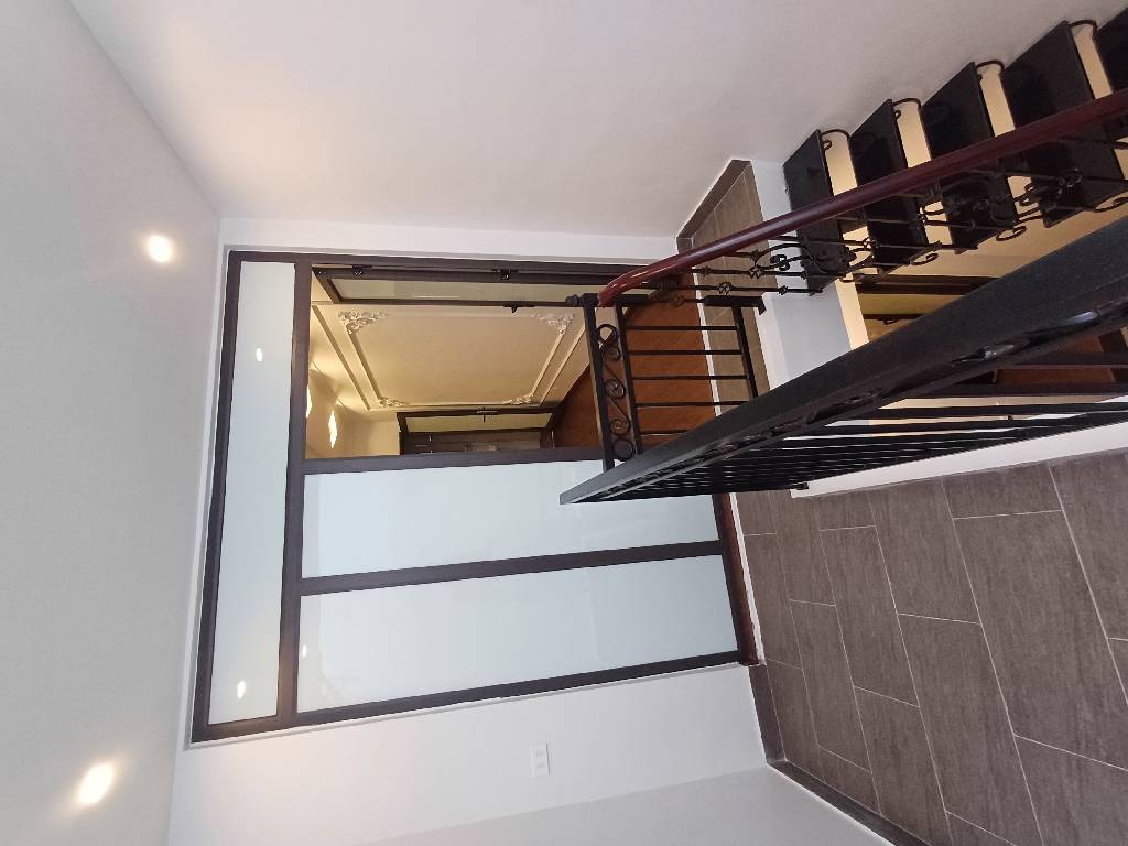 Bán nhà Cát Linh - diện tích 21m2 3 tầng - Nhà mới đẹp, ngõ đẹp - giá 5,8 tỷ