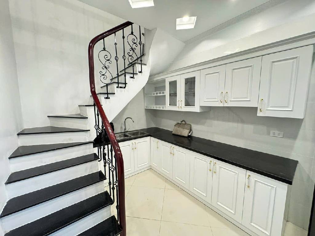 Bán nhà Cát Linh - diện tích 21m2 3 tầng - Nhà mới đẹp, ngõ đẹp - giá 5,8 tỷ