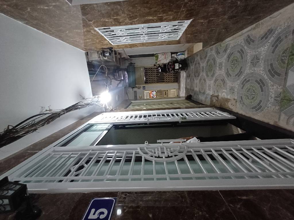 Bán nhà Cát Linh - diện tích 21m2 3 tầng - Nhà mới đẹp, ngõ đẹp - giá 5,8 tỷ