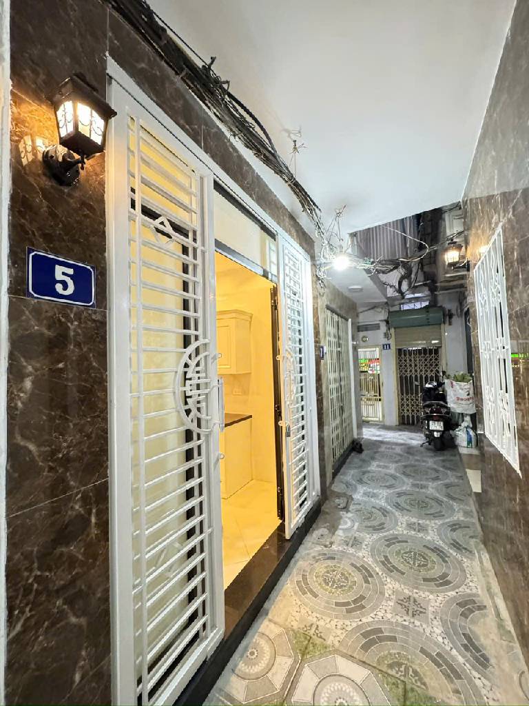 Bán nhà Cát Linh - diện tích 21m2 3 tầng - Nhà mới đẹp, ngõ đẹp - giá 5,8 tỷ