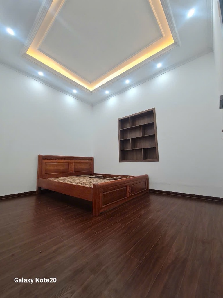 Bán nhà Giải Phóng - diện tích 48m2 5 tầng - vị trí Vàng giữa bến xe Nước Ngầm, bến xe Giáp Bát - giá 10,5 tỷ