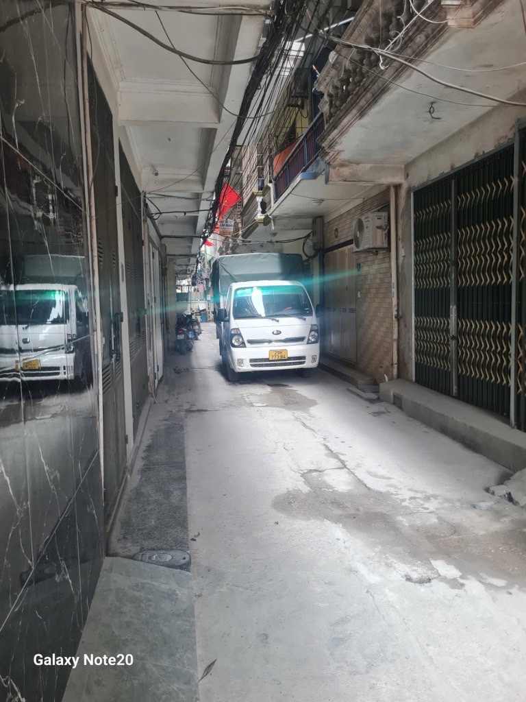 Bán nhà Giải Phóng - diện tích 48m2 5 tầng - vị trí Vàng giữa bến xe Nước Ngầm, bến xe Giáp Bát - giá 10,5 tỷ