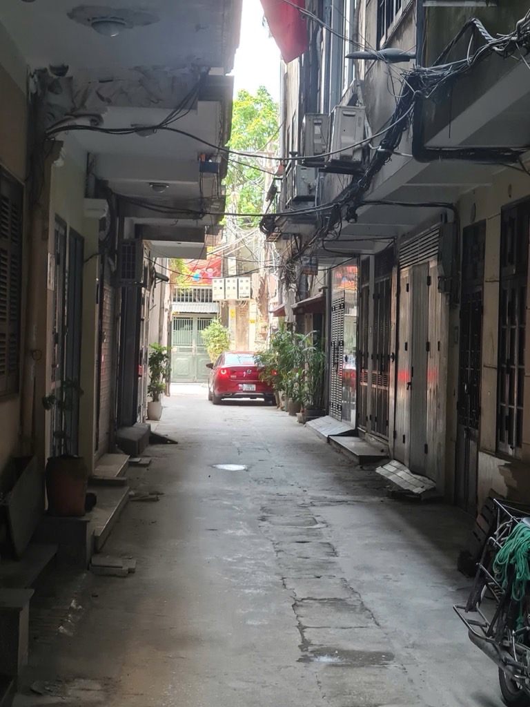 Bán nhà Giải Phóng - diện tích 48m2 5 tầng - vị trí Vàng giữa bến xe Nước Ngầm, bến xe Giáp Bát - giá 10,5 tỷ