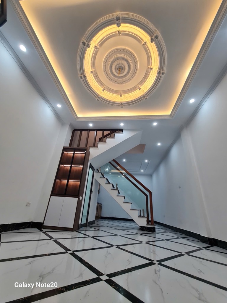 Bán nhà Giải Phóng - diện tích 48m2 5 tầng - vị trí Vàng giữa bến xe Nước Ngầm, bến xe Giáp Bát - giá 10,5 tỷ