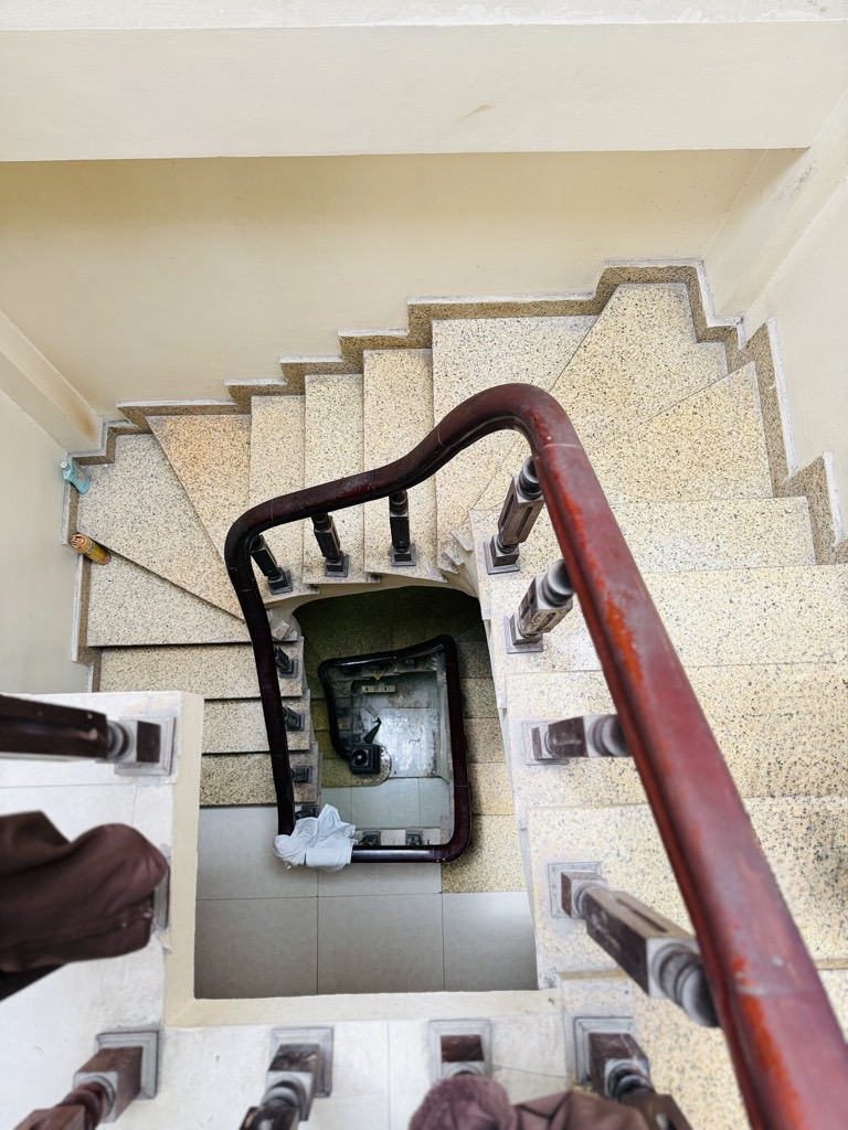 Bán nhà Ngõ Thổ Quan - diện tích 34.1m2 4 tầng - Ô TÔ - giá 9,5 tỷ