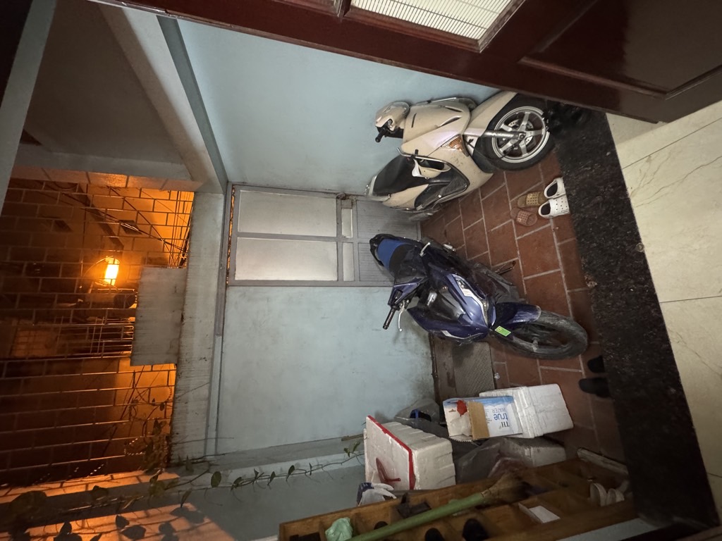 Bán nhà Hoàng Mai - diện tích 32,3m2 5 tầng - Đầu ngõ 169 Hoàng Mai - giá 7,2 tỷ