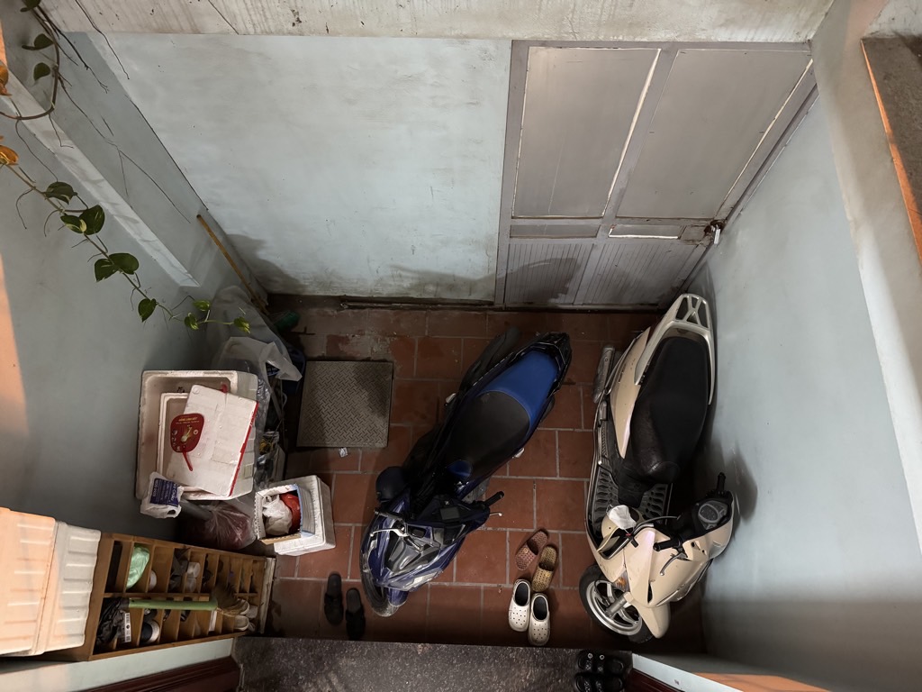 Bán nhà Hoàng Mai - diện tích 32,3m2 5 tầng - Đầu ngõ 169 Hoàng Mai - giá 7,2 tỷ