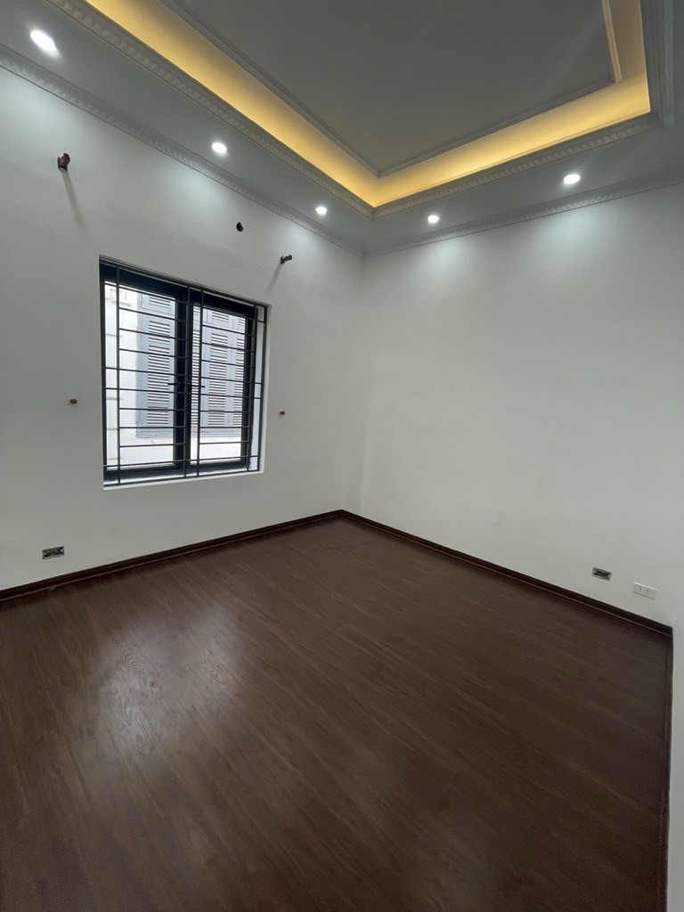 Bán nhà Giải Phóng - diện tích 48m2 5 tầng - vị trí Vàng giữa bến xe Nước Ngầm, bến xe Giáp Bát - giá 10,5 tỷ