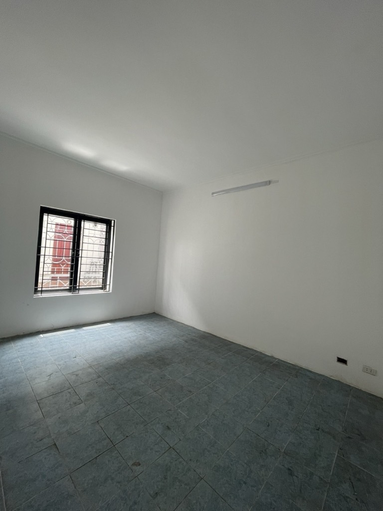 Bán nhà Giải Phóng - diện tích 48m2 5 tầng - vị trí Vàng giữa bến xe Nước Ngầm, bến xe Giáp Bát - giá 10,5 tỷ