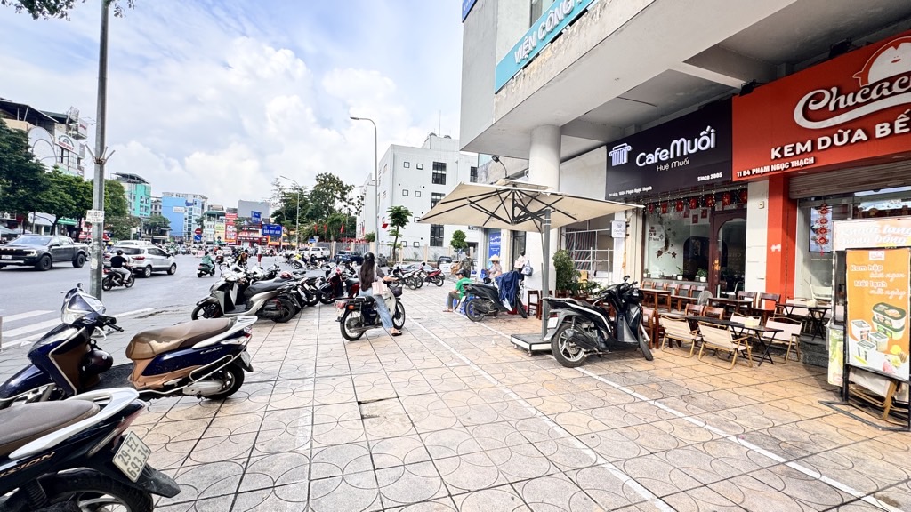 Bán nhà Phạm ngọc Thạch - diện tích 25m2 1 tầng - Mặt phố VIP Đống Đa - giá 10 tỷ