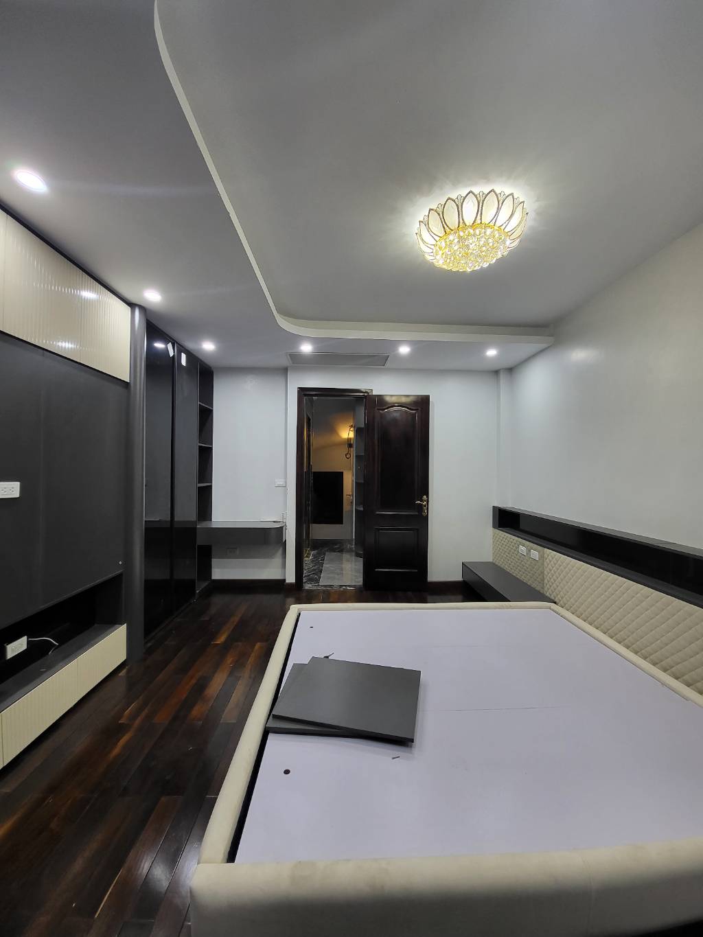 Bán nhà Hồng Mai - diện tích 34,9m2 6 tầng - Ô TÔ TRÁNH - giá 16,8 tỷ