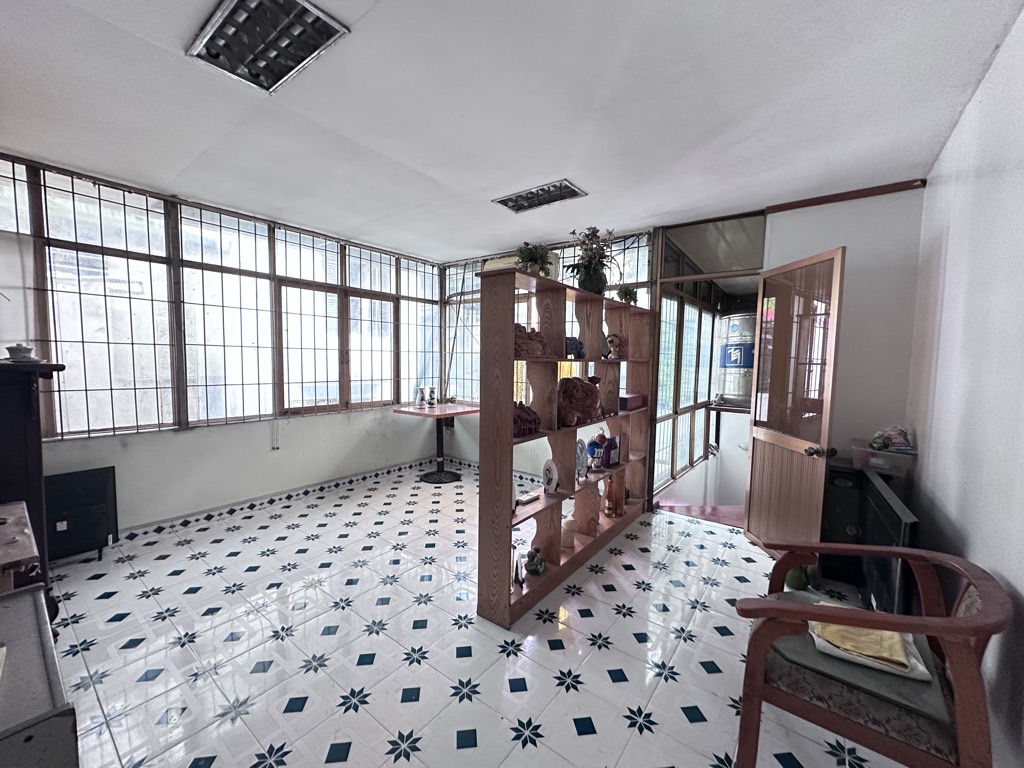 Bán nhà Lê Văn Hưu - diện tích 76.2m2 2 tầng - Lô góc, kinh doanh sầm uất - giá 16 tỷ