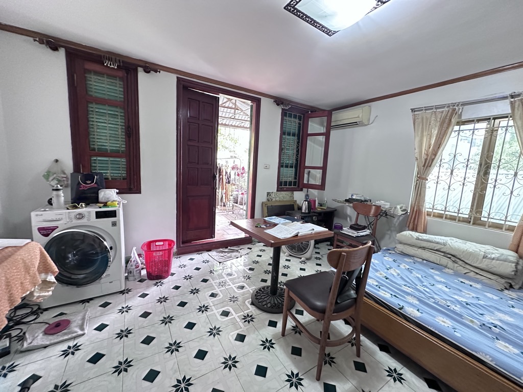 Bán nhà Lê Văn Hưu - diện tích 76.2m2 2 tầng - Lô góc, kinh doanh sầm uất - giá 16 tỷ