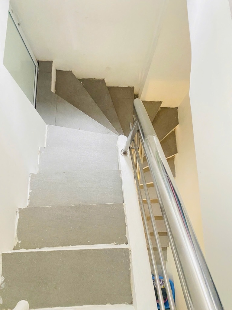 Bán nhà Đại La - diện tích 37.2m2 3 tầng - Ngõ thông, thoáng - giá 8,5 tỷ