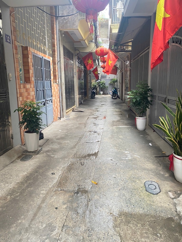 Bán nhà Đại La - diện tích 37.2m2 3 tầng - Ngõ thông, thoáng - giá 8,5 tỷ