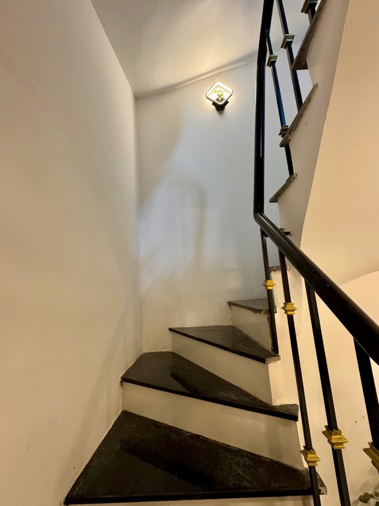Nhỉnh 5 tỷ có nhà Bạch Mai - Phố Huế  - 24m2 5 tầng - 2 mặt thoáng