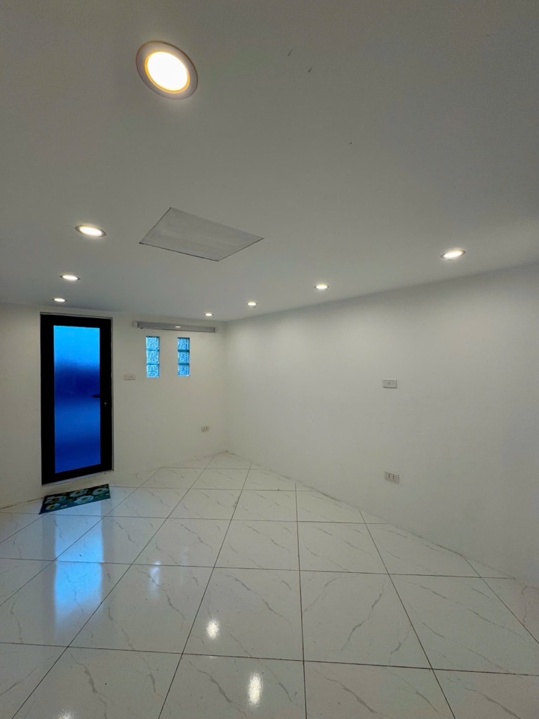 Nhỉnh 5 tỷ có nhà Bạch Mai - Phố Huế  - 24m2 5 tầng - 2 mặt thoáng