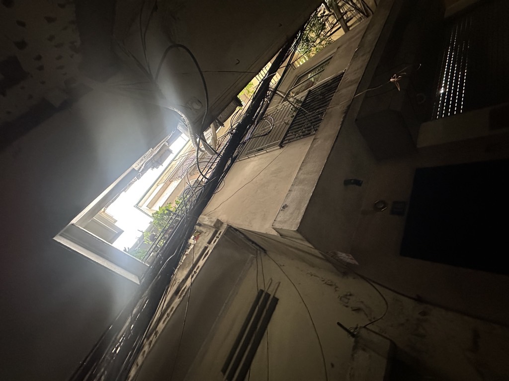 Bán nhà Đồng Nhân - diện tích 48m2 3 tầng - Ngõ thông, mặt tiền rộng - giá 12,5 tỷ