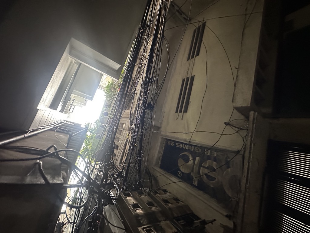 Bán nhà Đồng Nhân - diện tích 48m2 3 tầng - Ngõ thông, mặt tiền rộng - giá 12,5 tỷ