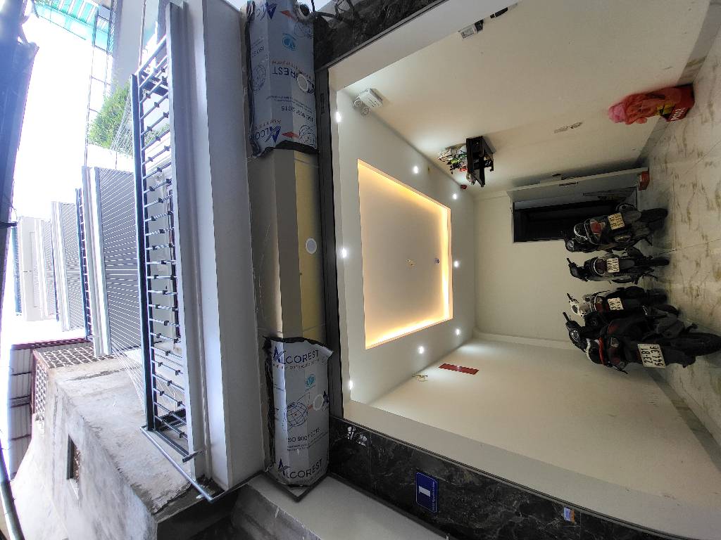 Bán nhà Trương Định - diện tích 53,3m2 5 tầng - Ô TÔ ĐỖ GẦN - giá 13,5 tỷ