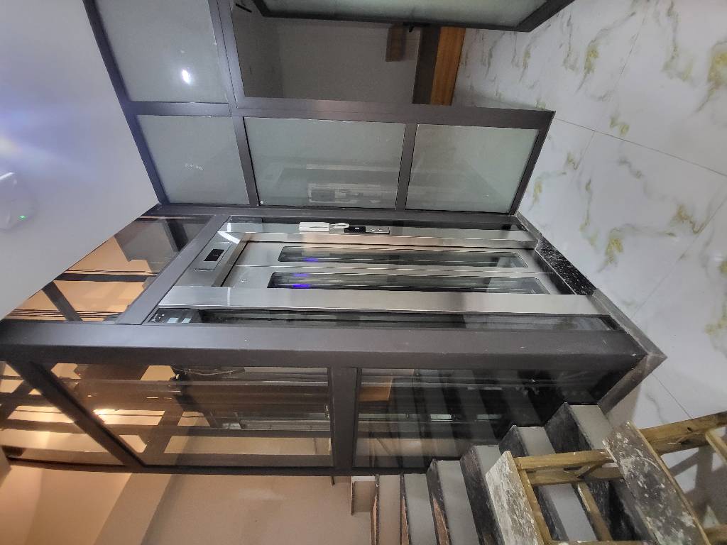 Bán nhà Trương Định - diện tích 53,3m2 5 tầng - Ô TÔ ĐỖ GẦN - giá 13,5 tỷ