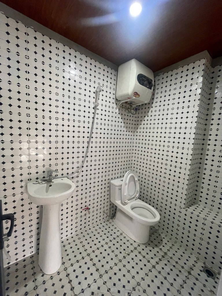 Bán nhà Trương Định - diện tích 38.2m2 7 tầng - 10 phòng cho thuê - giá 9,6 tỷ