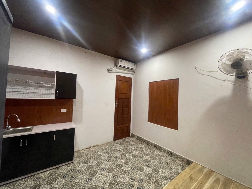 Bán nhà Trương Định - diện tích 38.2m2 7 tầng - 10 phòng cho thuê - giá 9,6 tỷ