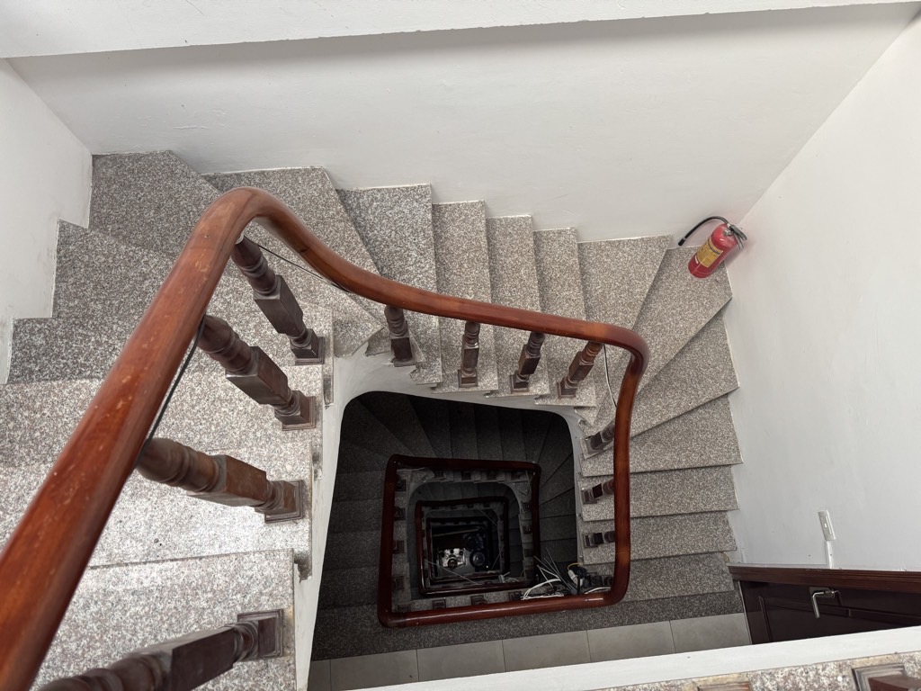 Bán nhà Vũ Tông Phan - diện tích 45.4m2 5 tầng - ô tô tránh - giá 11,5 tỷ