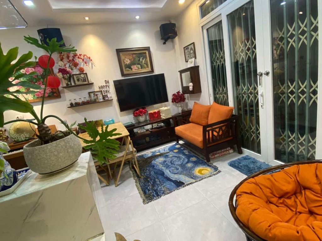 Bán nhà Đại La - diện tích 37.2m2 3 tầng - Ngõ thông, thoáng - giá 8,5 tỷ