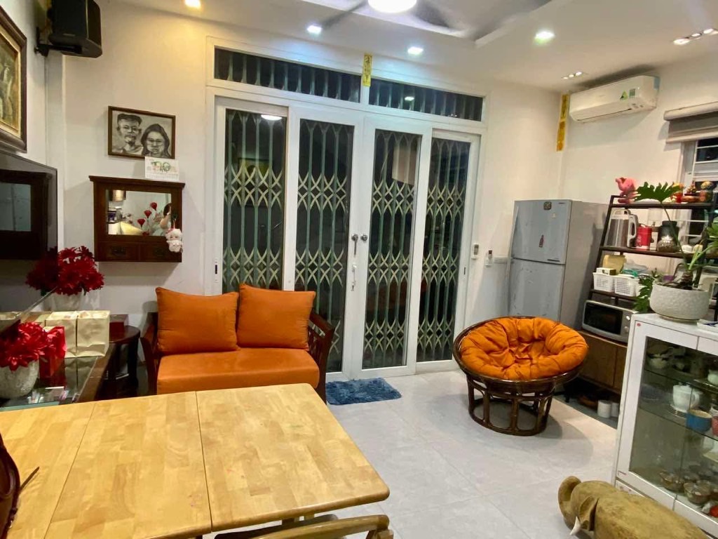 Bán nhà Đại La - diện tích 37.2m2 3 tầng - Ngõ thông, thoáng - giá 8,5 tỷ