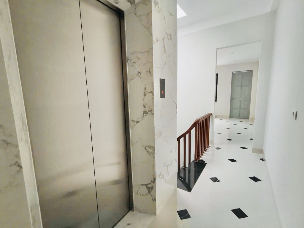 Bán nhà ngõ 219 Định Công Thượng - 48m2 7 tầng thang máy - ô tô đỗ cửa kinh doanh - giá 15,2 tỷ