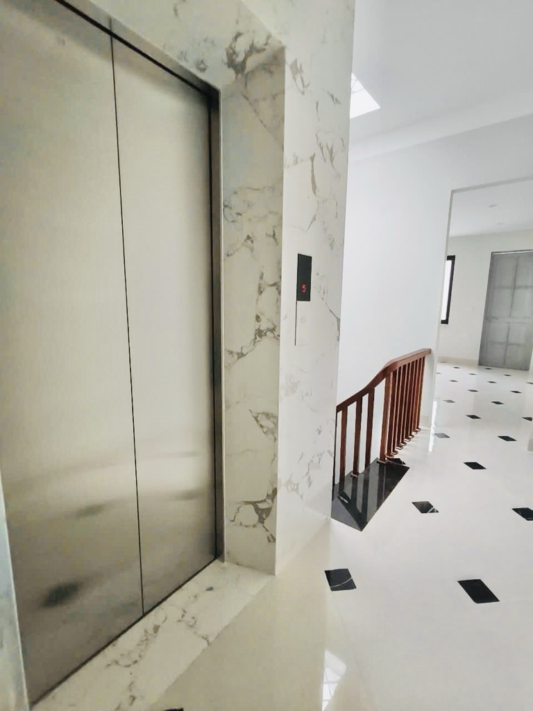 Bán nhà ngõ 219 Định Công Thượng - 48m2 7 tầng thang máy - ô tô đỗ cửa kinh doanh - giá 15,2 tỷ