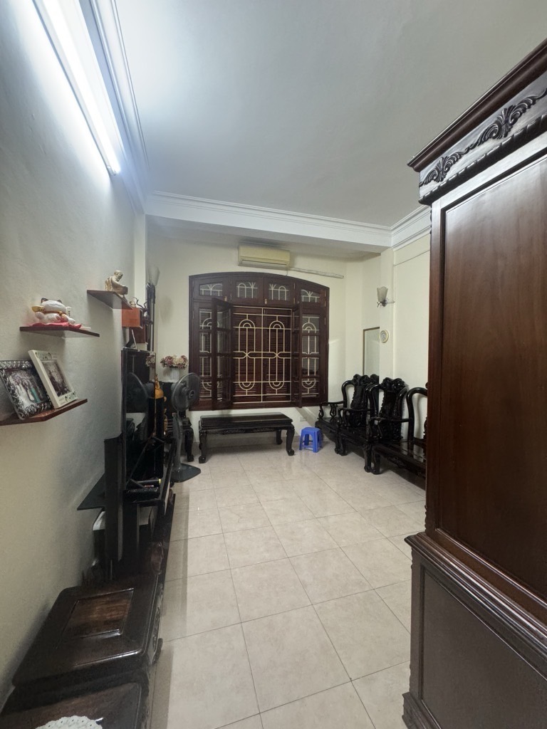 Bán nhà Nguyễn Chí Thanh - diện tích 39m2 5 tầng - ô tô tránh - giá 19,5 tỷ