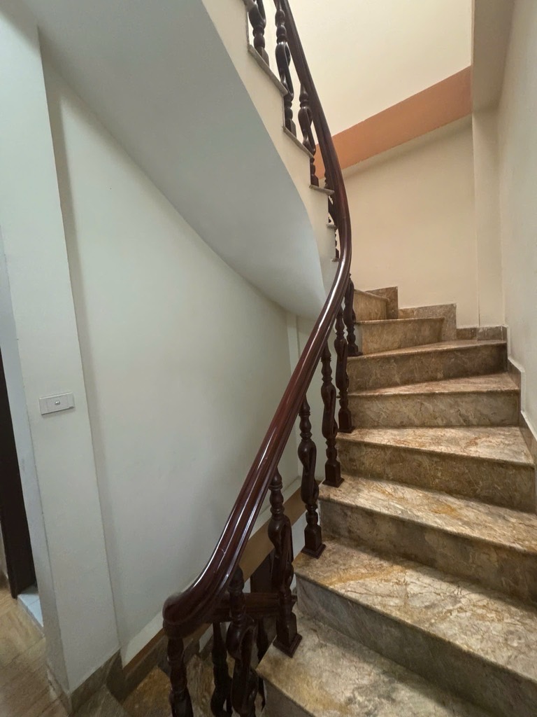 Bán nhà Nguyễn Chí Thanh - diện tích 39m2 5 tầng - ô tô tránh - giá 19,5 tỷ