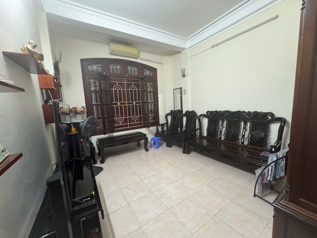 Bán nhà Nguyễn Chí Thanh - diện tích 39m2 5 tầng - ô tô tránh - giá 19,5 tỷ