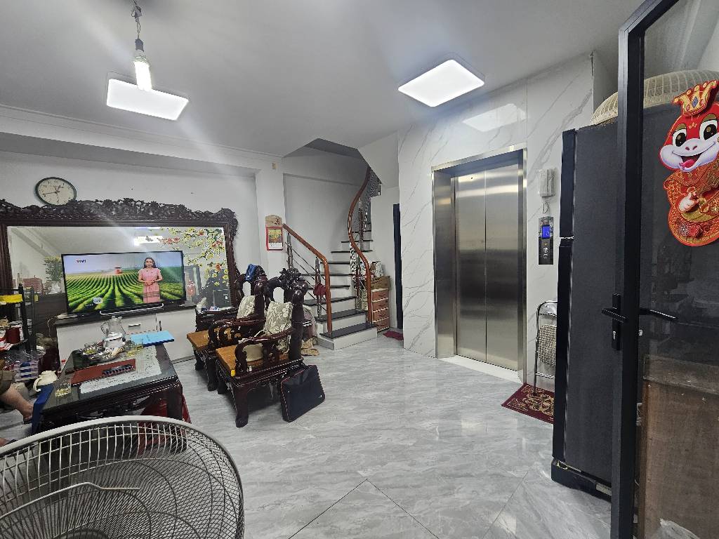 Bán nhà Trương Định - diện tích 39m2 6 tầng - Lô góc, 2 thoáng, thang máy - giá 10 tỷ